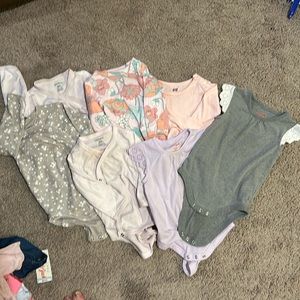 7 onesies!! 5 long sleeve 2 short sleeve 6 mo